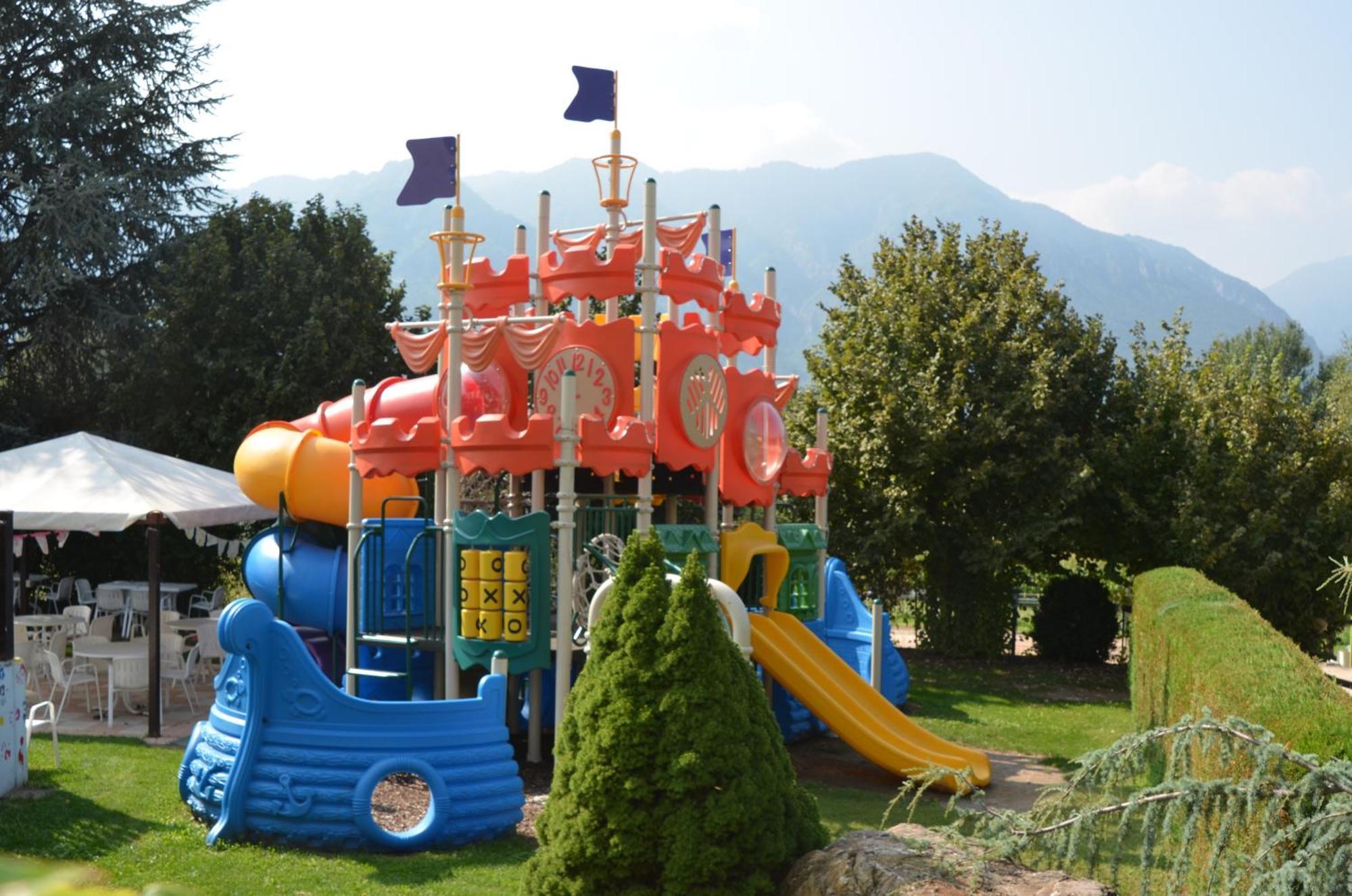 Family Hotel Primavera Levico Terme Exterior photo