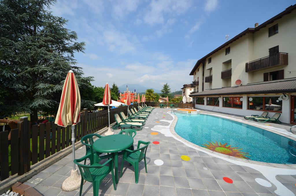 Family Hotel Primavera Levico Terme Exterior photo